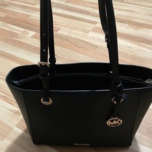 MICHAEL KORS WALSH tote with laptop pocket